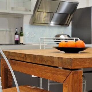 "Kommt alle zu uns zum Kochen!" – Fehlt dazu noch der Esstisch? Bei uns bekommen Sie den passenden! "Kommt alle zu uns zum Kochen!" – Fehlt dazu noch der Esstisch? Bei uns bekommen Sie den passenden!