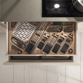 Wer hat nicht davon geträumt: Schubladeneinsätze, die das Herz höher schlagen lassen. Wer hat nicht davon geträumt: Schubladeneinsätze, die das Herz höher schlagen lassen.